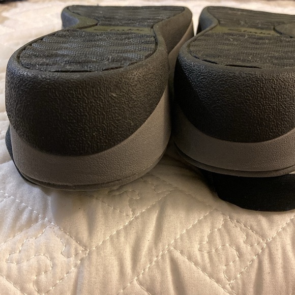 Cloudsteppers by Clarks Womens Adjustable Black fabric strap, size 9.5 - Picture 5 of 8